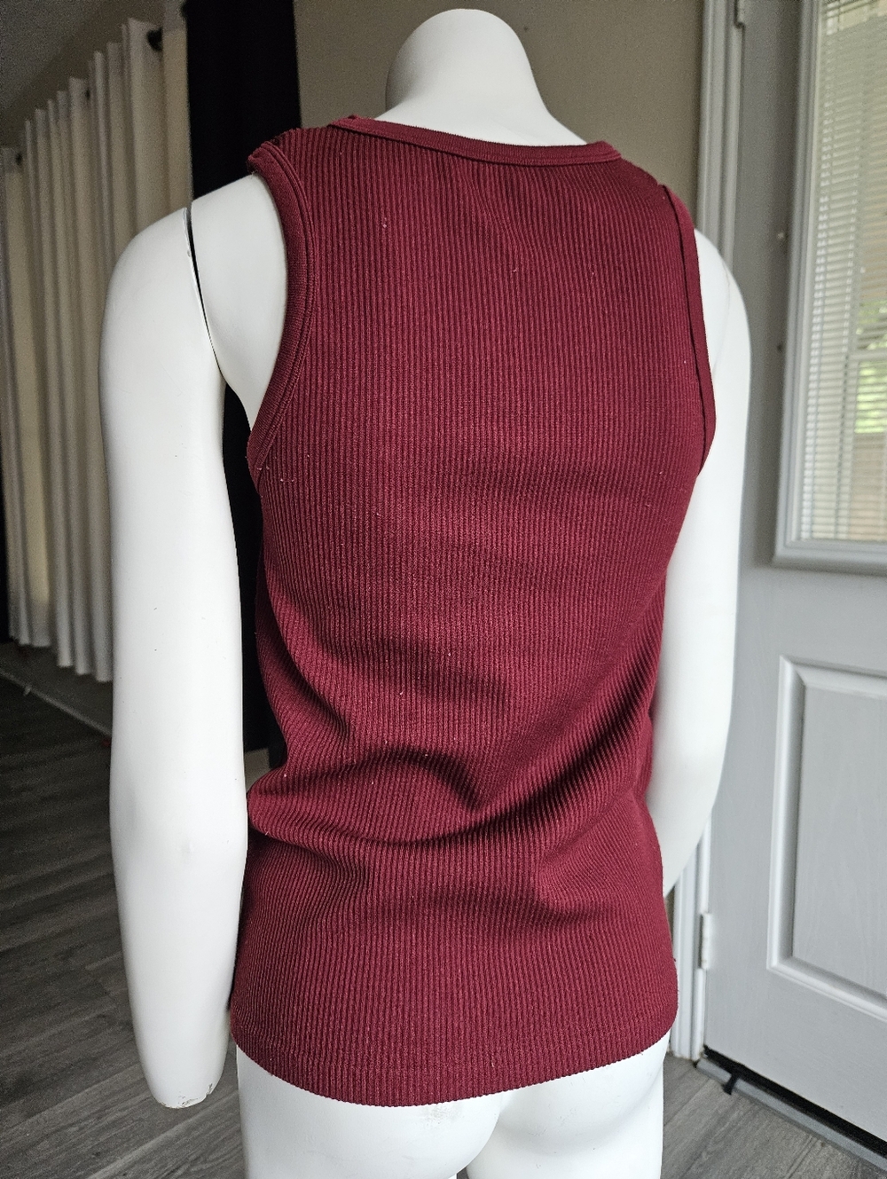 LC Couture Burgundy Ribbed High Neck Tank Top L/XL - Picture 2 of 4